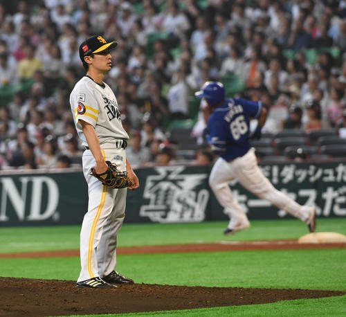 ソフトバンク対中日　4回表中日1死、先発の和田毅はビシエドに同点のソロ本塁打を浴びる（撮影・今浪浩三）