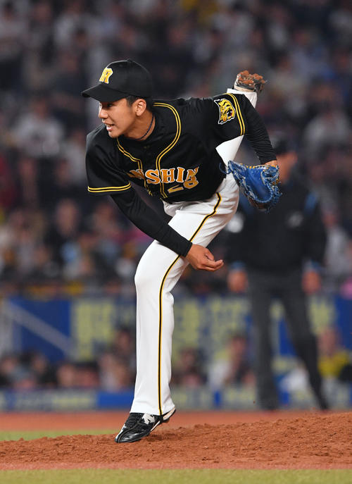 ロッテ対阪神　阪神2番手で登板し力投する小野（撮影・滝沢徹郎）