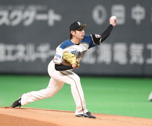 日本ハム対ヤクルト　日本ハム先発の加藤（撮影・黒川智章）