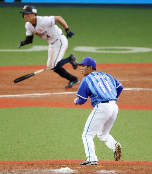 オリックス対DeNA　4回裏オリックス1死二塁、東は福田に右線適時二塁打を打たれ失点する（撮影・加藤哉）