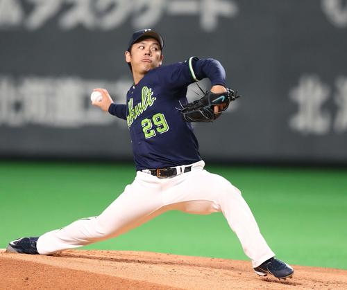 日本ハム対ヤクルト　ヤクルト先発の小川（撮影・黒川智章）