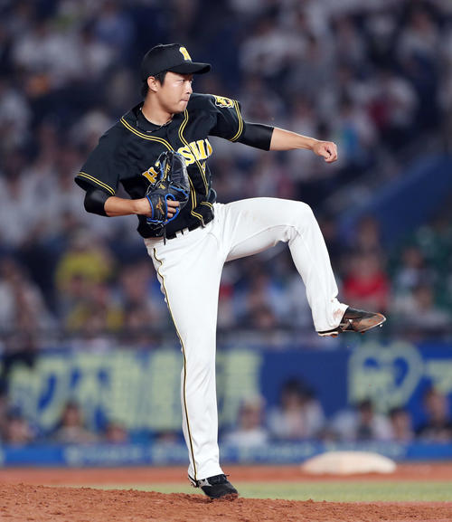 ロッテ対阪神　最後を締めた島本（撮影・前田充）