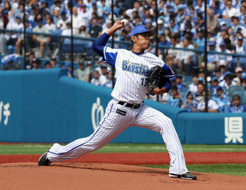 DeNA対西武　先発し力投するDeNA井納（撮影・鈴木正人）