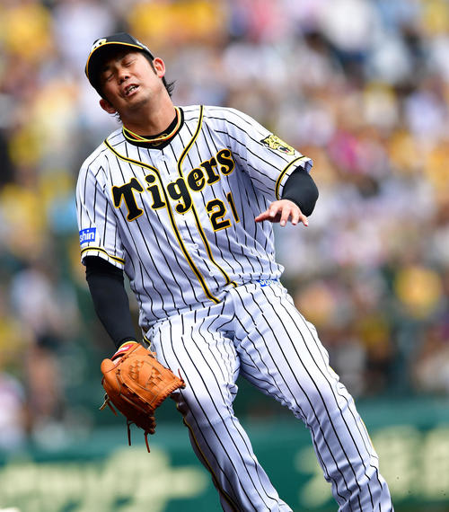 阪神対日本ハム　4回表日本ハム1死一、三塁、清宮幸太郎に右前へ先制適時打を打たれがっくりする岩田稔（撮影・清水貴仁）