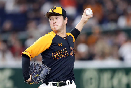 巨人対ロッテ　9回表ロッテの攻撃で登板した中川（撮影・浅見桂子）