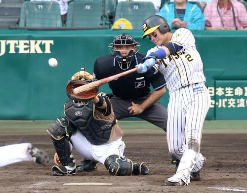阪神対日本ハム　9回裏阪神1死二、三塁、北條史也は中に2点適時二塁打を放つ（撮影・上山淳一）
