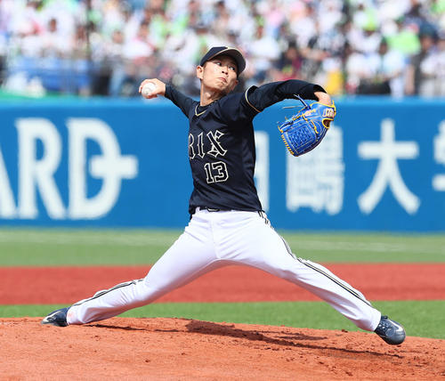 ヤクルト対オリックス　力投するオリックス先発の山岡（撮影・足立雅史）