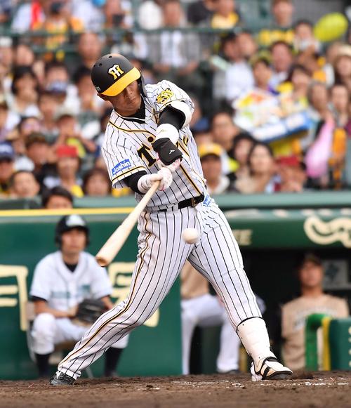 阪神対日本ハム　9回裏阪神2死二、三塁、中前にサヨナラ適時打を放つ原口文仁（撮影・上田博志）