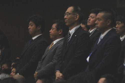 開会式に出席した愛知工大・平井監督（左から2人目）（撮影・柏原誠）