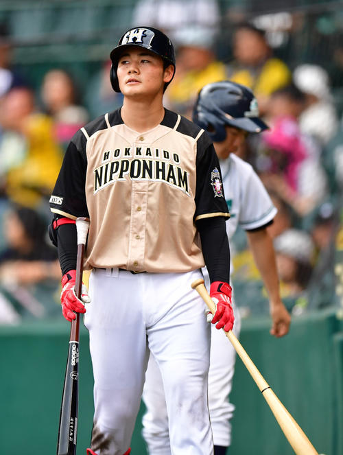 9回表日本ハム無死、打ち上げ二飛に倒れる清宮幸太郎（撮影・清水貴仁）