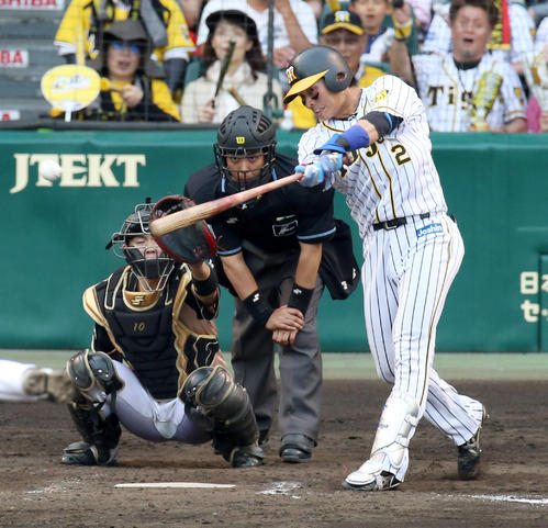 阪神対日本ハム　9回裏阪神2死一塁、北條は右前打を放つ（撮影・上山淳一）