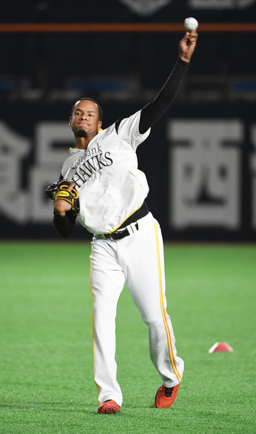 阪神戦に向け調整するミランダ（撮影・今浪浩三）