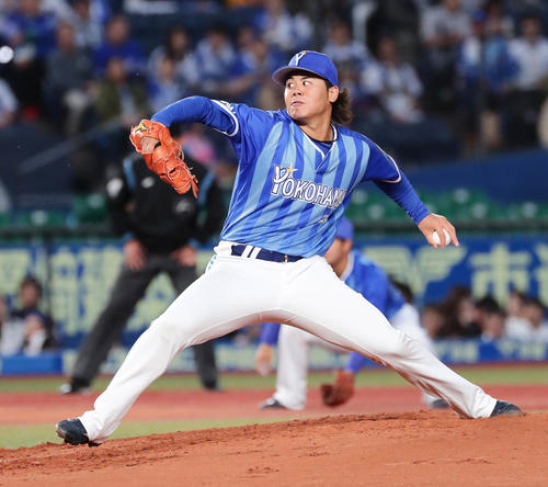 ロッテ対DeNA　力投するDeNA先発の浜口（撮影・丹羽敏通）