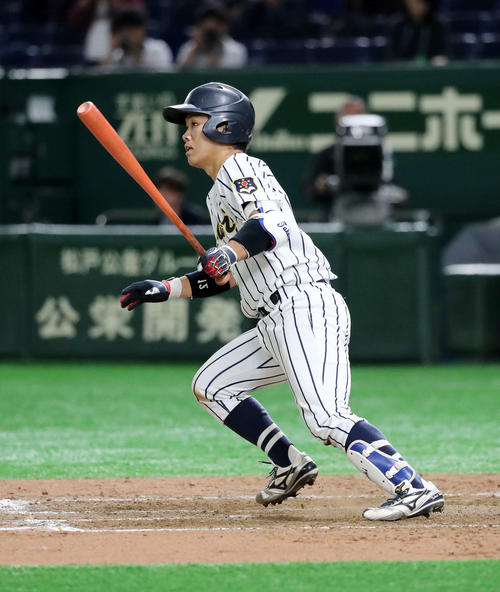 立命大対東海大　8回裏東海大1死満塁、海野は左前適時打を放つ（撮影・鈴木正人）