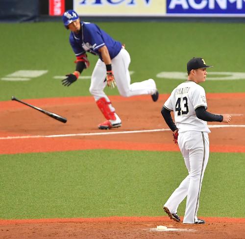 オリックス対中日　2回表中日1死一、二塁、藤井淳志に左翼線へ先制適時二塁打を浴びる山本由伸（撮影・上田博志）