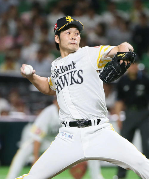 7番手で登板するソフトバンク武田（撮影・栗木一考）