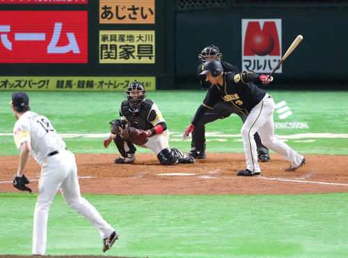 ソフトバンク対阪神　12回表阪神2死満塁、大山は空振りの三振に倒れる（撮影・梅根麻紀）