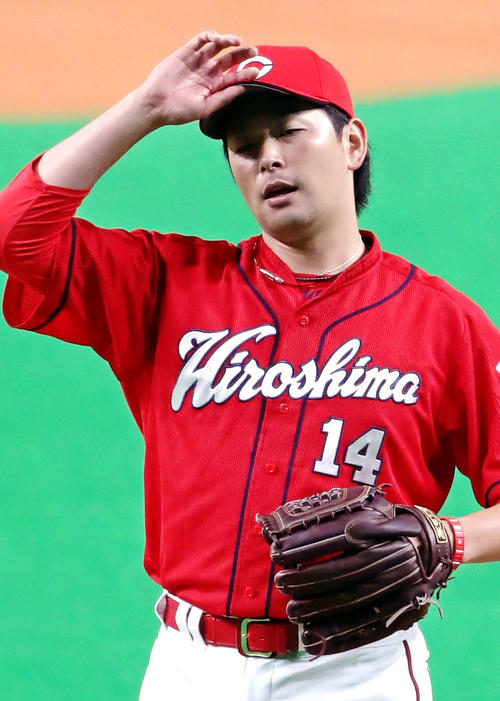 日本ハム対広島　1回裏日本ハム1死、大田にソロ本塁打を浴び厳しい表情を見せる広島先発の大瀬良（撮影・垰建太）