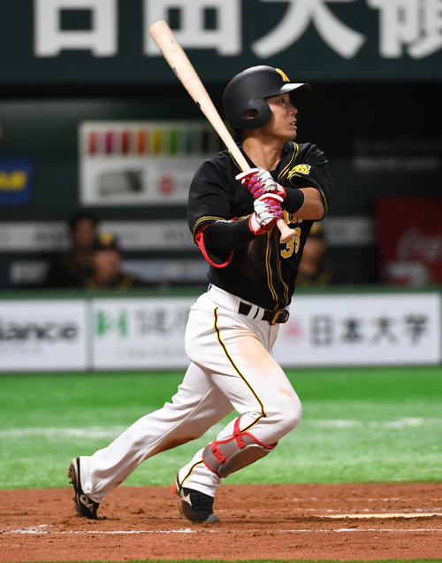 ソフトバンク対阪神　7回表阪神1死三塁、糸原健斗は右越え適時三塁打を放つ（撮影・今浪浩三）