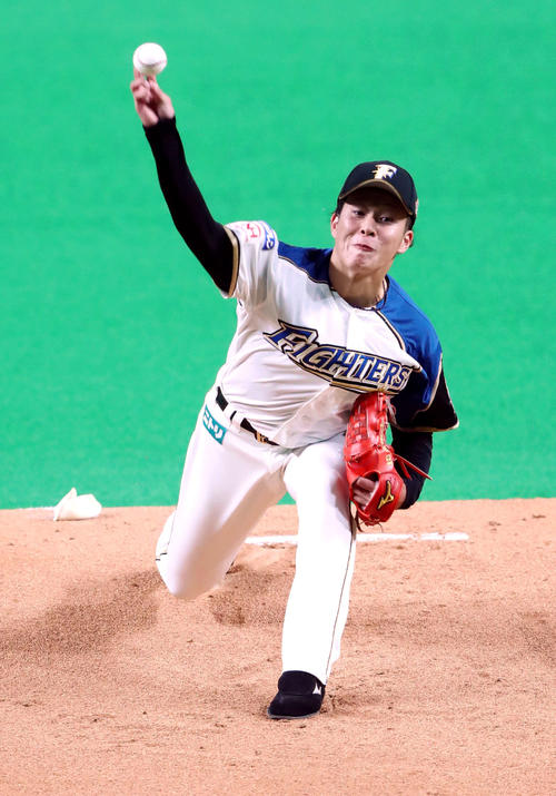 日本ハム対広島　プロ初登板で力投する日本ハム吉田（撮影・垰建太）