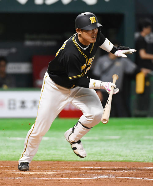 ソフトバンク対阪神　7回表阪神2死一、三塁、原口は右前適時打を放つ（撮影・今浪浩三）