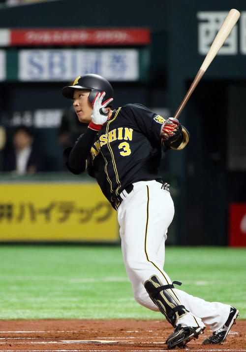ソフトバンク対阪神　2回表阪神無死、大山悠輔は左前打を放つ（撮影・栗木一考）