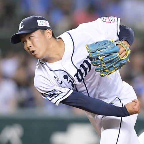 力投する西武3番手の粟津（撮影・加藤諒）
