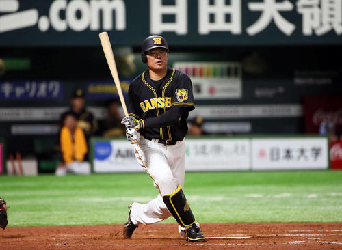 ソフトバンク対阪神　4回表阪神2死、福留孝介は空振り三振に倒れる（撮影・栗木一考）