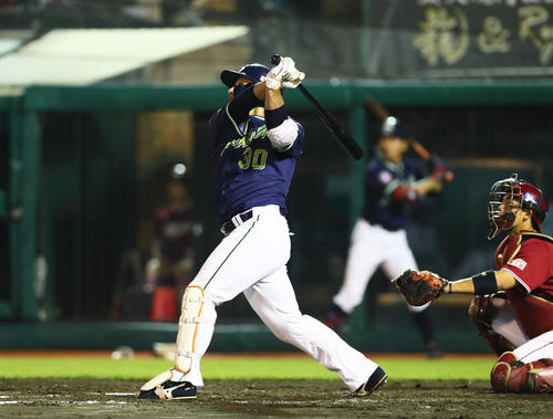 楽天対ヤクルト　8回表ヤクルト2死満塁、代打西田は中飛に倒れる（撮影・足立雅史）