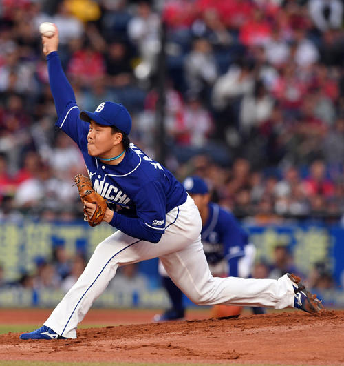 ロッテ対中日　中日先発で力投する柳（撮影・滝沢徹郎）