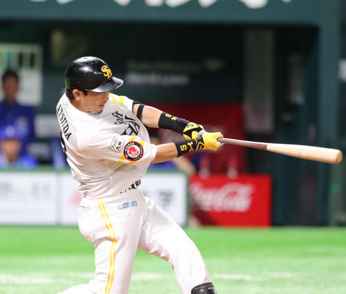 ソフトバンク対DeNA　5回裏ソフトバンク2死、松田宣浩は左越えに同点本塁打を放つ（撮影・梅根麻紀）