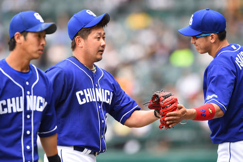 ウエスタンリーグ阪神対中日　3回阪神攻撃終了、ベンチへ戻る中日先発の松坂大輔（撮影・森本幸一）