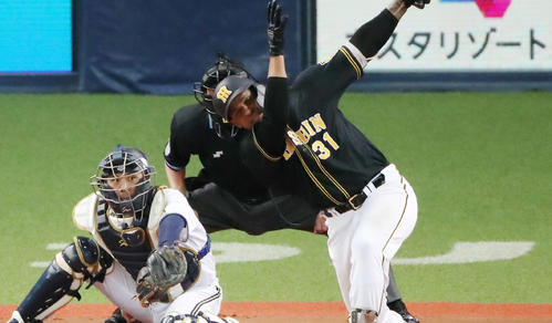 オリックス対阪神　7回表阪神1死二塁、マルテは左前適時打を放つ（撮影・加藤哉）