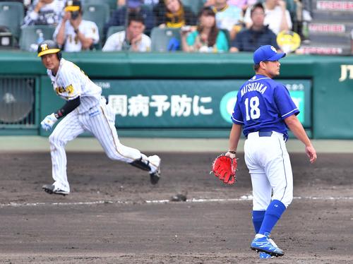 3回裏阪神無死、岡崎に左越えソロ本塁打を浴びる松坂（撮影・上田博志）