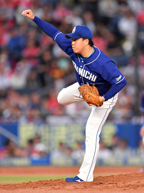ロッテ対中日　中日先発で力投する柳（撮影・滝沢徹郎）