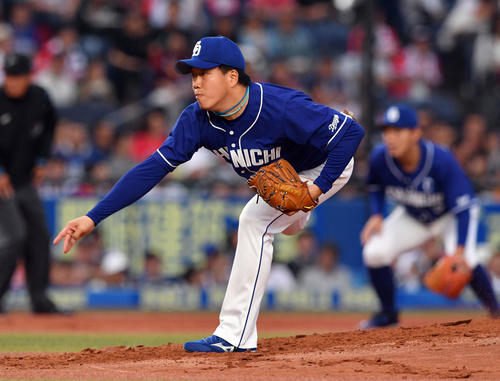 ロッテ対中日　中日先発で力投する柳（撮影・滝沢徹郎）