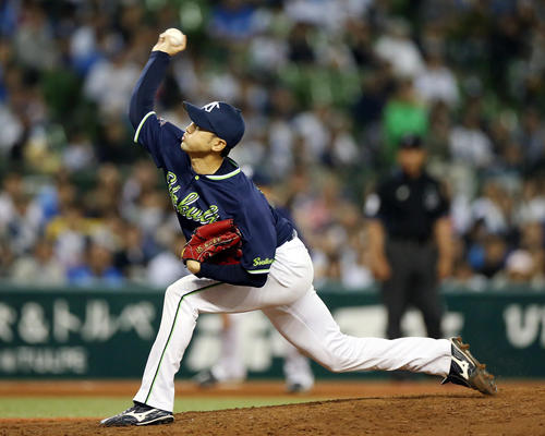 西武対ヤクルト　9回裏から登板する石山（撮影・狩俣裕三）