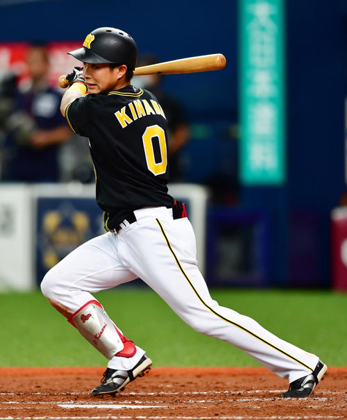 オリックス対阪神　3回表阪神2死、左中間へ二塁打を放つ木浪（撮影・清水貴仁）