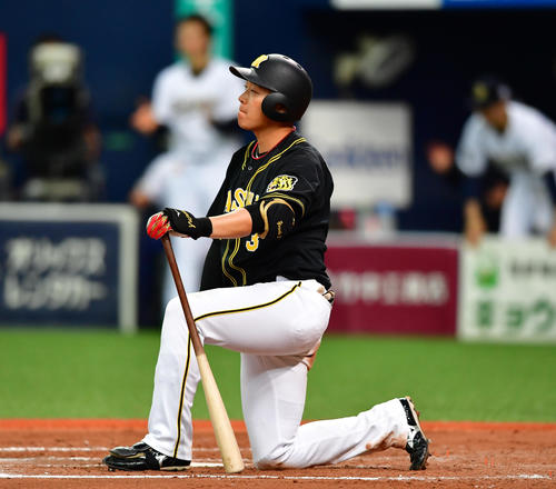 オリックス対阪神　12回表阪神2死二、三塁、最後のチャンスも空振り三振に終わる大山悠輔（撮影・清水貴仁）