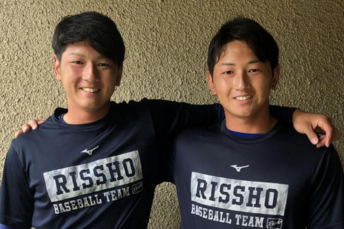 春季リーグを戦い終えた立松由宇捕手（左）と峻内野手