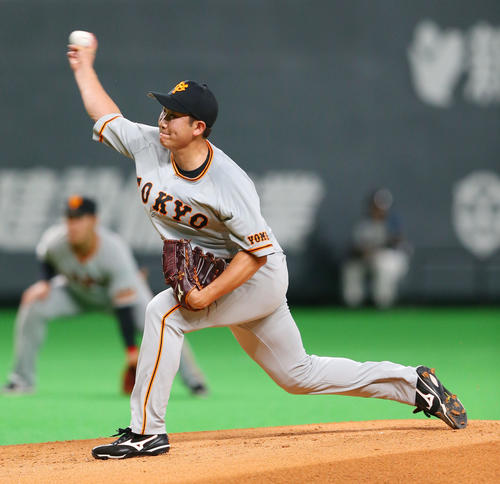 日本ハム対巨人 巨人先発の菅野(撮影・垰建太)