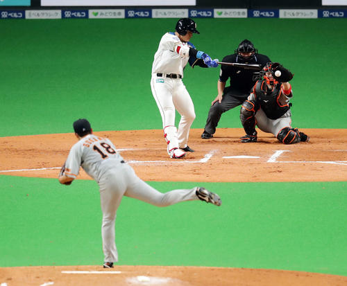 日本ハム対巨人　7回裏日本ハム無死、代打清宮は空振り三振に倒れる。投手菅野（撮影・浅見桂子）