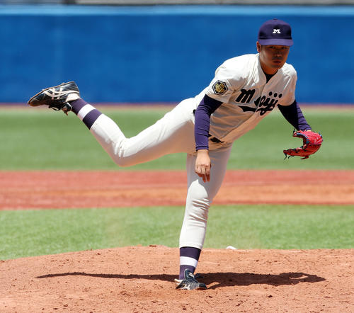 東農大北海道オホーツク対明大　力投する明大・伊勢（撮影・大野祥一）