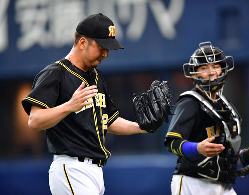 オリックス対阪神　11回に登板しこの回を無失点に抑える藤川（撮影・清水貴仁）