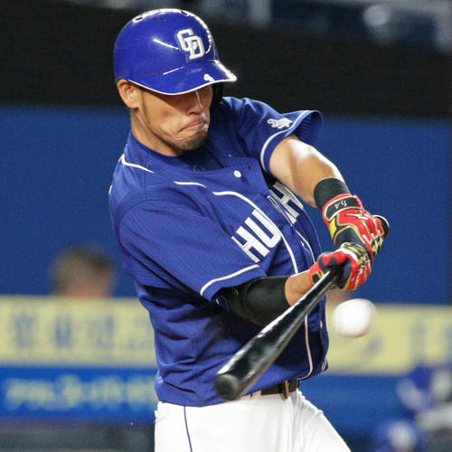 4回表中日2死一塁、適時二塁打を放つ藤井（撮影・中島郁夫）