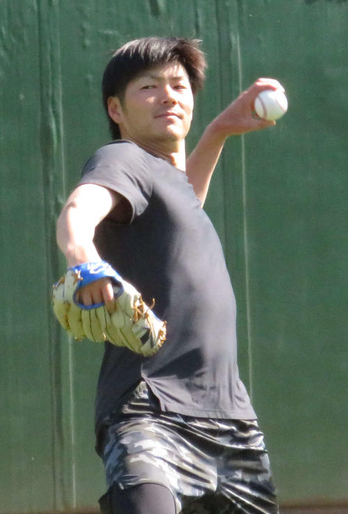 登板前日の調整を行う楽天塩見