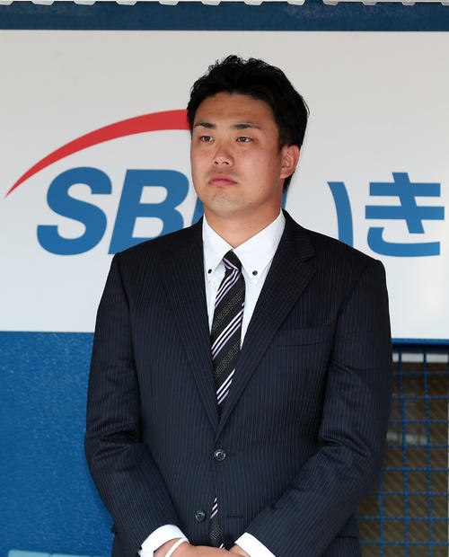 佛教大対明大　38年ぶりの優勝に貢献した明大・西嶋コーチ（撮影・大野祥一）