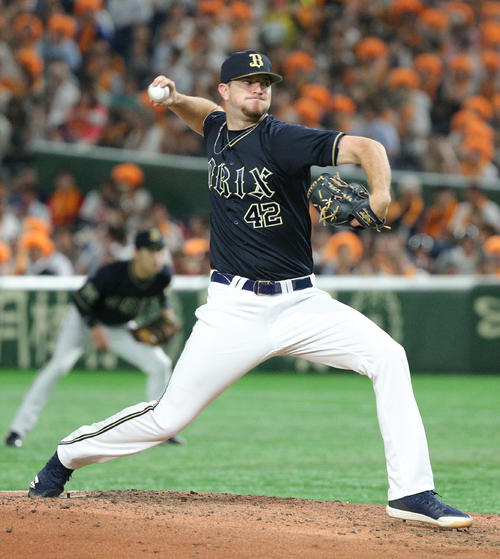 巨人対オリックス　力投するオリックスのエップラー（撮影・中島郁夫）