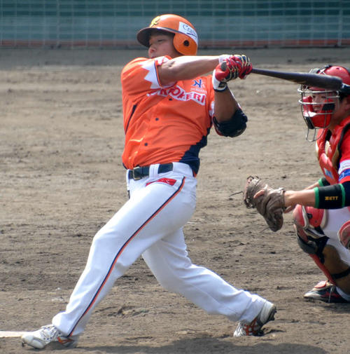 BCリーグ　新潟対福島　5回新潟二死、左前安打を放つ樋口二塁手（撮影・山岸章利）