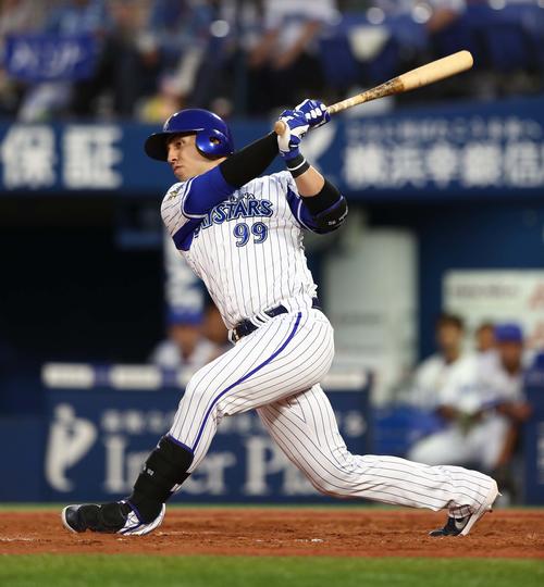 DeNA対日本ハム　4回裏DeNA1死、左越えソロ本塁打を放つソト（撮影・黒川智章）
